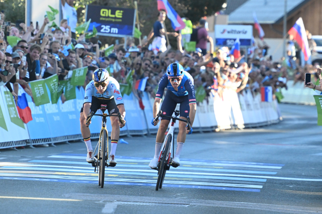 ME mužov Elite: Aj napriek chybe v závere Evenepoel prešprintoval Cicconeho vo fotofiniši a dokočil zbierku medailí