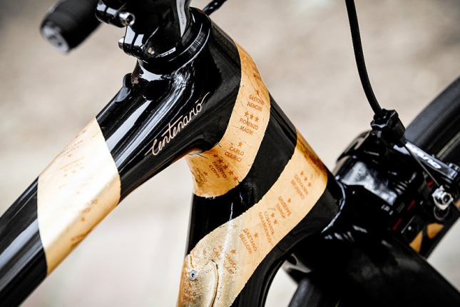 Vincenzo Nibali štartuje na Gire so špeciálnym dizajnom bicykla + fotografie