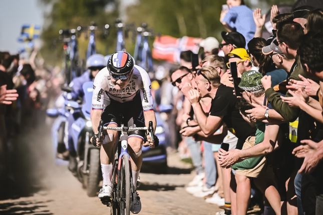 Reakcie po Roubaix: Van Baarle si užil sólo na velodrome, Van Aert i Van Der Poel akceptujú prehru