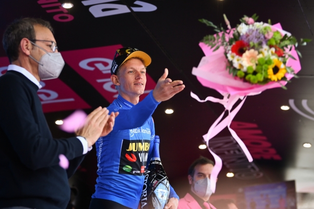 Giro: Bouwman vyhral piatkovú etapu aj vrchársky dres, favoriti skúsili ataky, ale rozdiely nevznikli