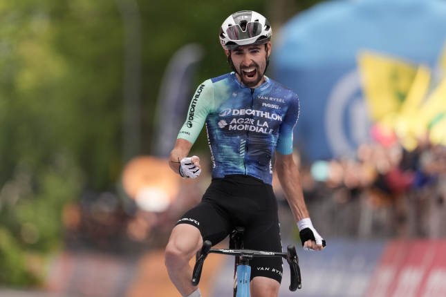 Giro: Po voľnom dni vyhral ťažký dojazd v kopci mladší z bratov Paret-Peintrovcov, Pogačar neútočil