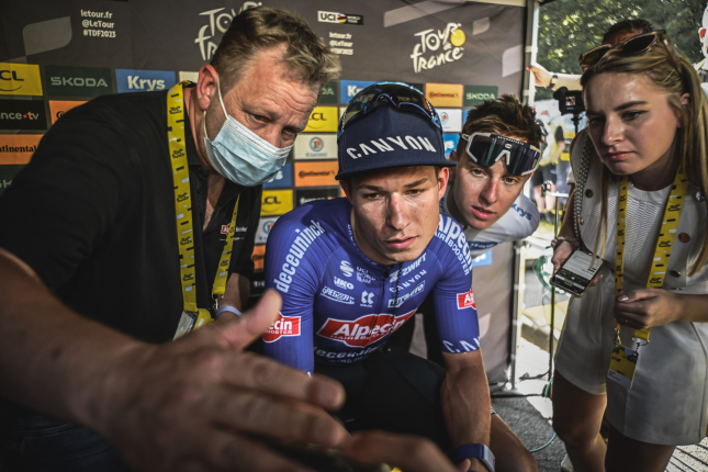 Reakcie po 3. etape Tour: Philipsen o víťazstve pochyboval, Sagan sa nechcel zabiť