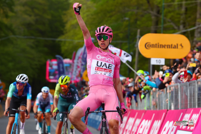 Horská 15. etapa Gira priniesla Pogačarov triumf o tri minúty, takmer sa radoval Quintana