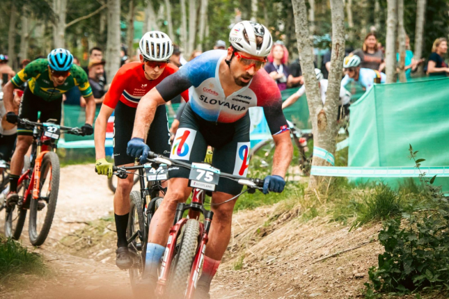 MS v cross-country: Pidcock na domácej pôde dúhový, lúčiaci sa Schurter tretí. Sagan sa nedokázal kvalifikovať do Paríža