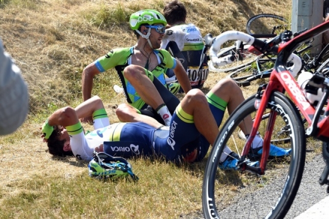 Cancellara nakoniec po páde odstúpil, Froome si preteky užíva