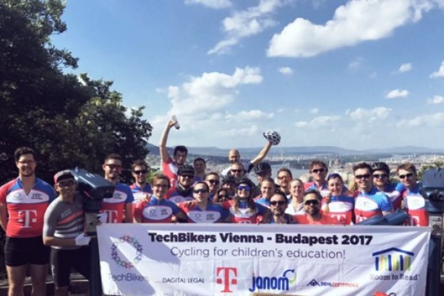 Zavri notebook, naskoč na bicykel. Aj Monika Kadlecová pomohla deťom ako Techbikerka