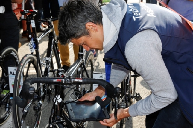 Rozhodcovia na Tour vyzbierali cez desaťtisíc eur, FDJ ako jediný tím pokutu nedostal