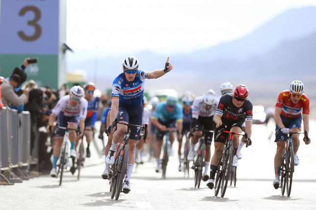 UAE Tour: V pondelok triumf Merliera, v obrovskej šprintérskej konkurencii sa aj padalo