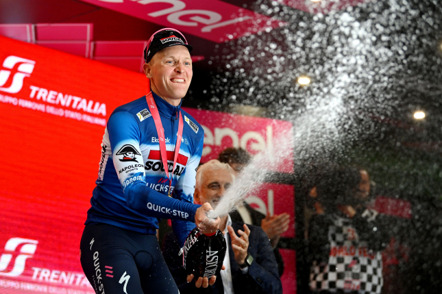 Giro: Po horách prišla idylka a odmena pre špurtérov. Merlier vyhral a vysmial neprajníkov, Milanovci pokazili záver