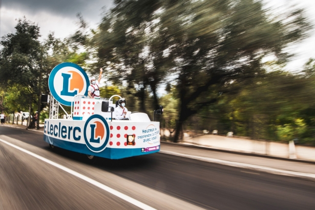 Pandémia v tomto roku zmenila reklamnú karavánu na Tour de France