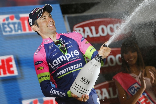 Giro d'Italia: Ulissi získal etapu po útoku na záverečnom kopci, Dumoulin späť v ružovom