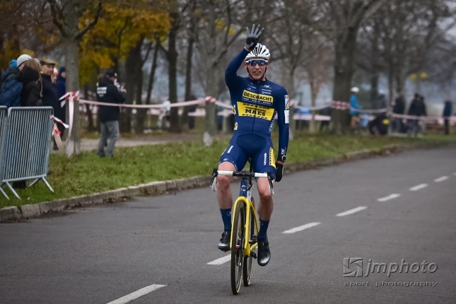 SP v cyklokrose: Celkové poradie pre Belgičana van de Putteho, Schwarzbacher dominoval medzi juniormi