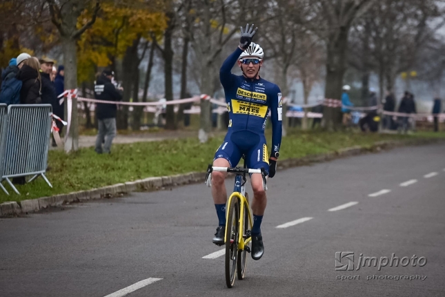 SP v cyklokrose: Belgičan van de Putte s dvomi víťazstvami medzi mužmi, Haring zbieral UCI body