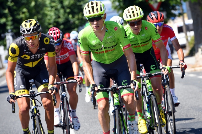 Vuelta: Atapuma prežil najkrajší deň kariéry, Valverde priznal, že pustili červený dres