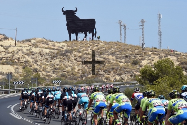 Sumár: Novú sezónu vojna v zákulisí nezaujíma, Merckx má favorita na Tour