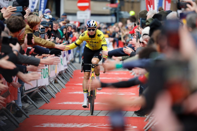 Kuurne-Brusel-Kuurne: Van Aert si po profesorskom výkone pripísal ďalšiu klasiku. Martin Svrček s premiérou na kockách