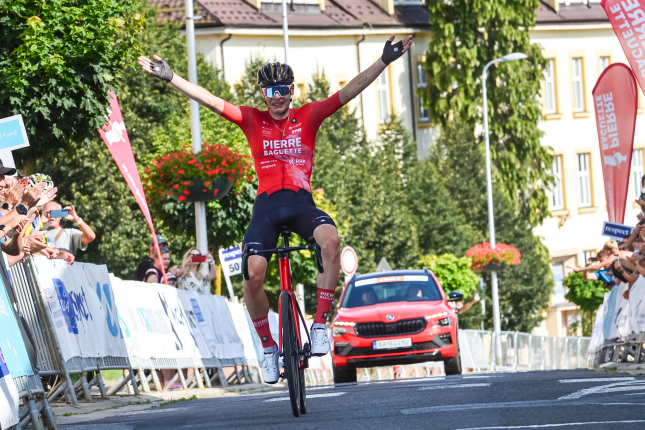 V4 v Novej Bani vyhral po parádnom sóle Čech Martin Voltr z Pierre Baguette